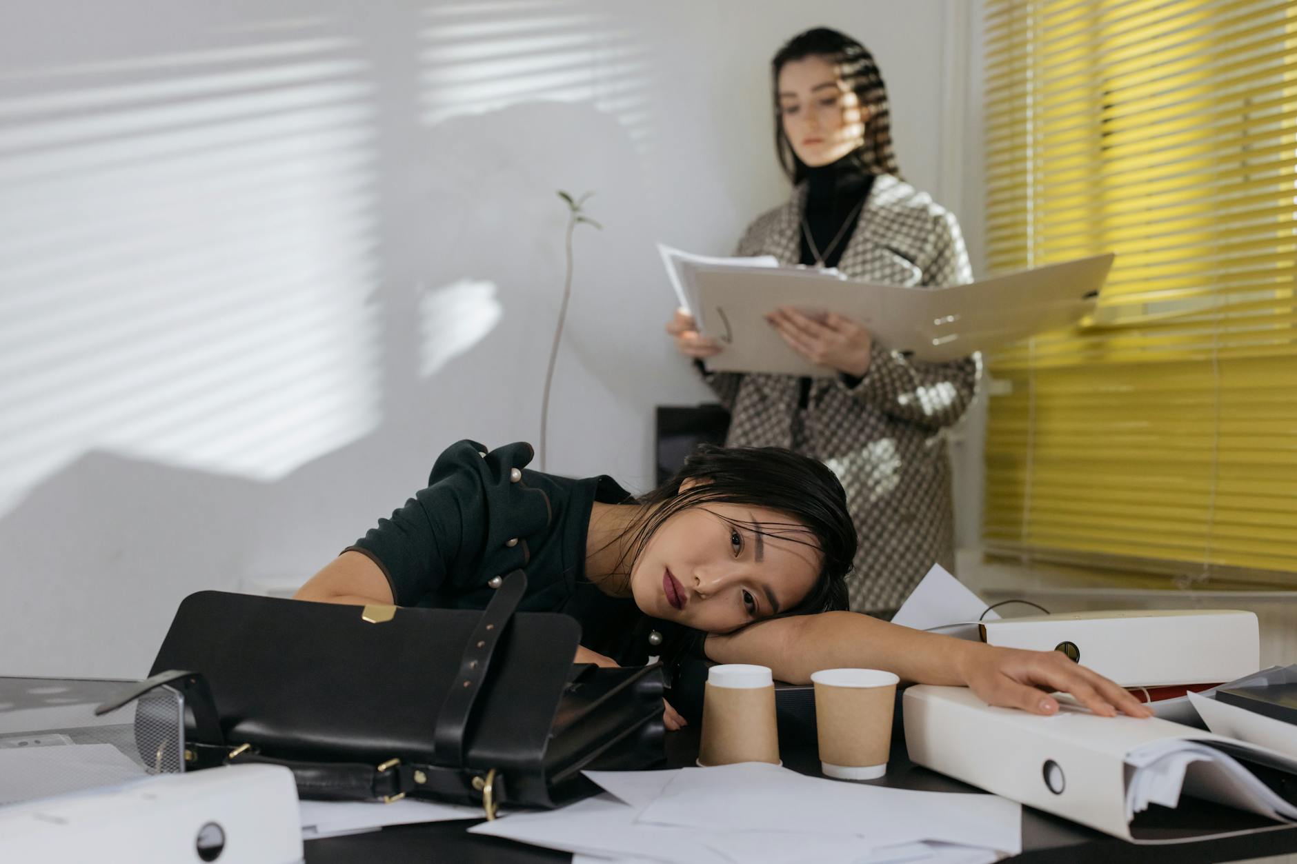 Burn-out parental et couple : quand l'épuisement vous éloigne (et comment vous retrouver)